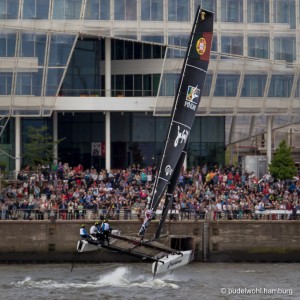 Extreme Sailing Series. Hafencity Hamburg. Team Portugal. Nur Fliegen ist schöner