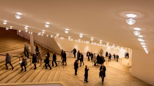 Ein Konzertbesuch in der Elbphilharmonie Hamburg. Eingang zum Foyer